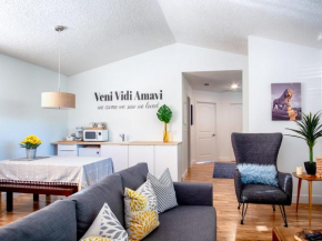 Private Mod Boho Chic Retreat Mins DTWN Beach